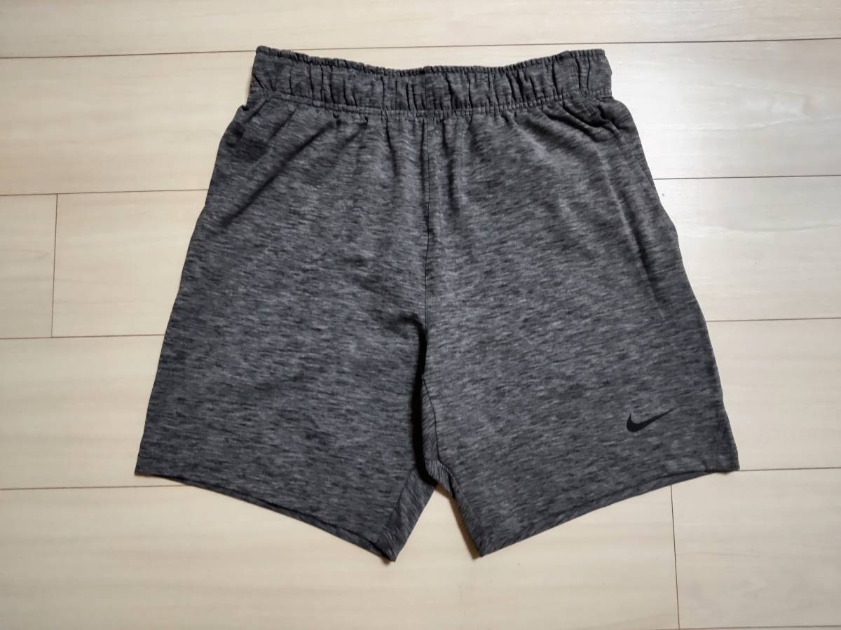 ★新品 ナイキ NIKE ヨガショートパンツ ★NIKE YOGA ★Dri-FIT使用 ★ストレッチ地 ★Mサイズ拍卖