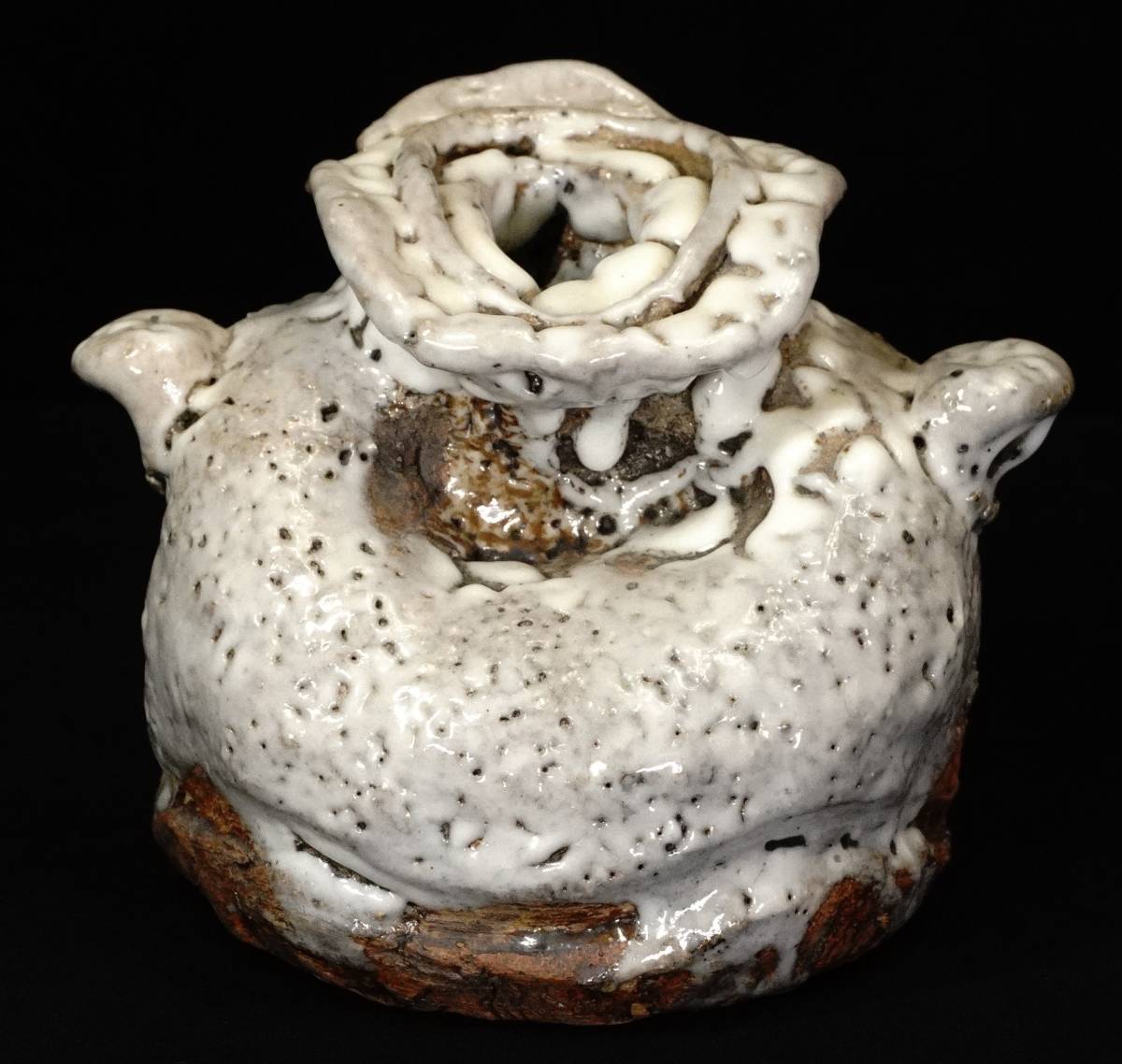 時代物 古萩 萩焼 鬼萩耳付花入 花器 骨董収集家・コレクター収蔵品 幅14cm 奥行き12cm 高さ12cm 大胆、豪快な意匠が素晴らしい逸品! TOT拍卖