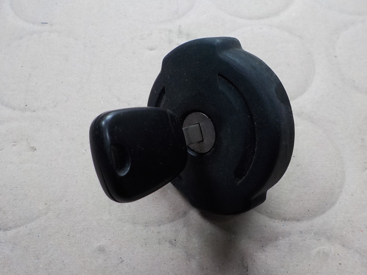 シトロエン C4ピカソ B58RFJP 純正 キー付き フューエルキャップ拍卖