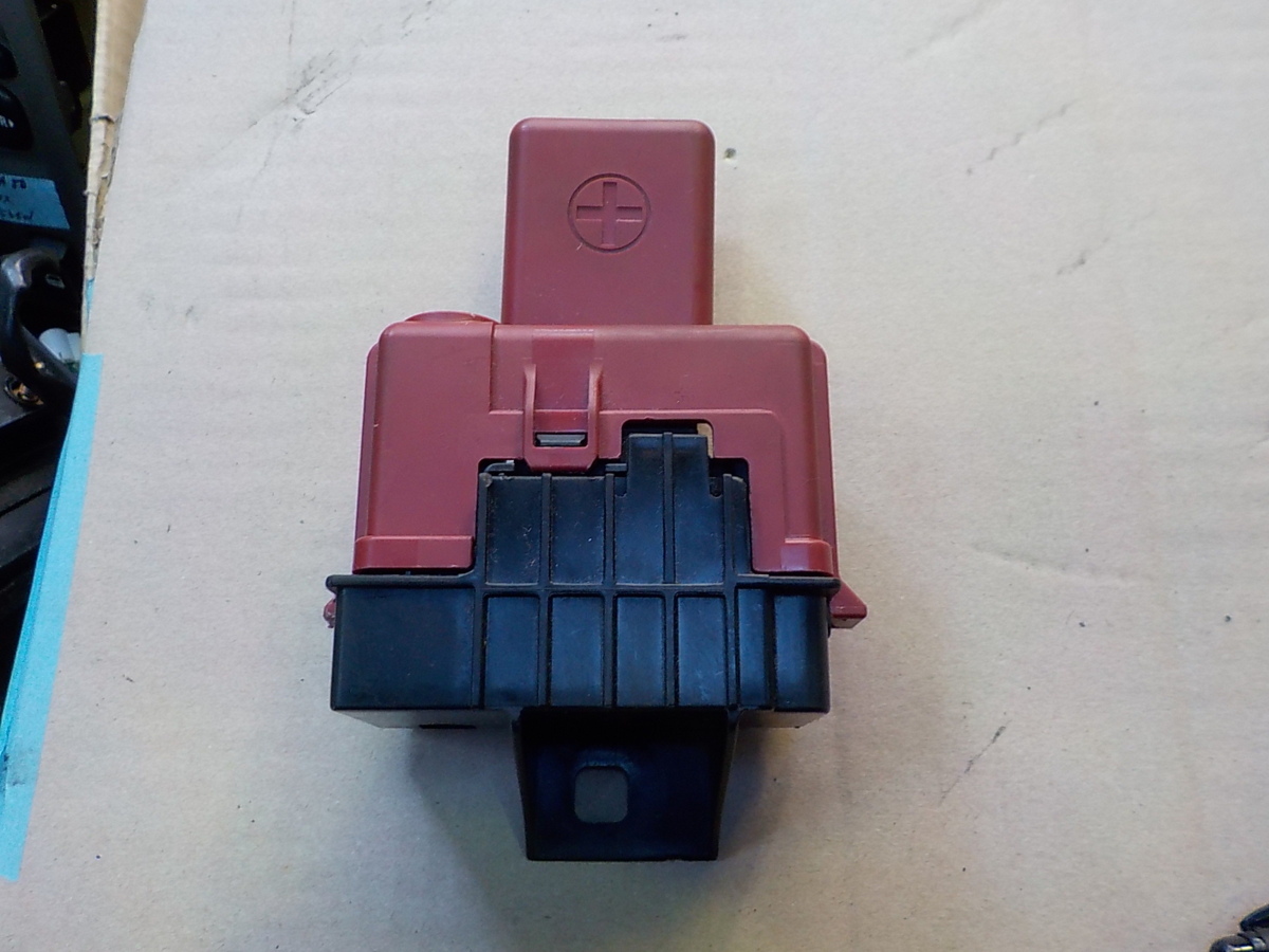 プリウス NHW20 純正 バッテリープラス端子/メインヒューズ拍卖