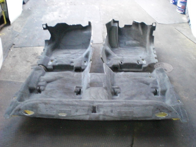 ボルボ V60 ROESIGN FB4164T 純正 フロアカーペット 送料はシステム上 無料 と表示されますが西濃着払い発送です。拍卖