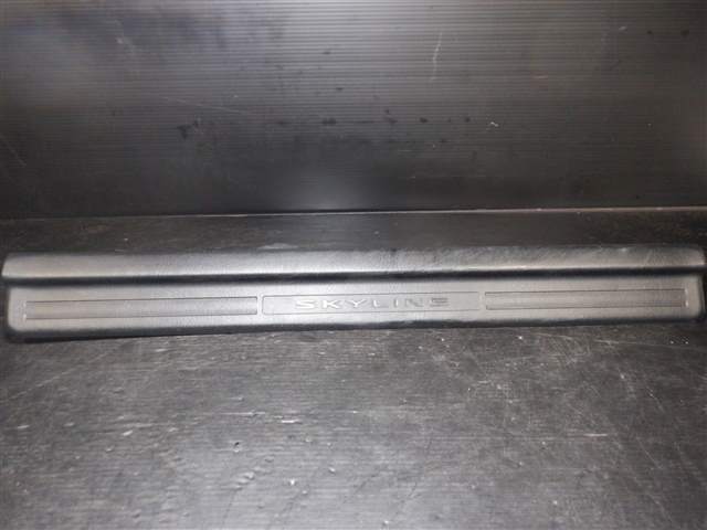 HR34 R34 スカイライン 純正 右 フロント スカッフプレート拍卖