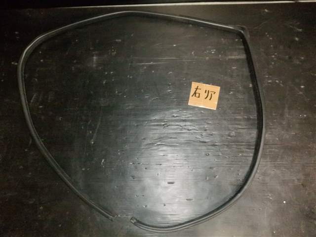 35389 HR34 スカイライン 右 リア ドア モール ゴム ER34拍卖