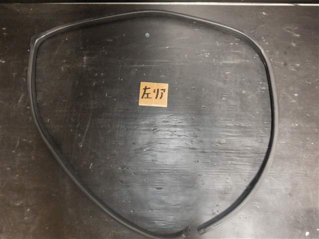 35390 HR34 スカイライン 左 リア ドア モール ゴム ER34拍卖