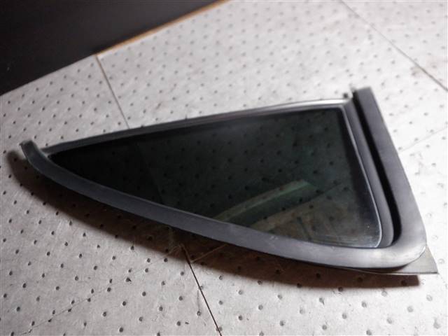 35113 VZN185W ハイラックスサーフ 右 リア 三角ガラス M3G8拍卖