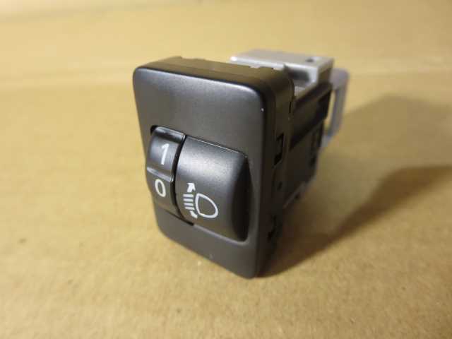 即決 H27年 ライト レベライザー スイッチ ランプ B21A デイズ拍卖