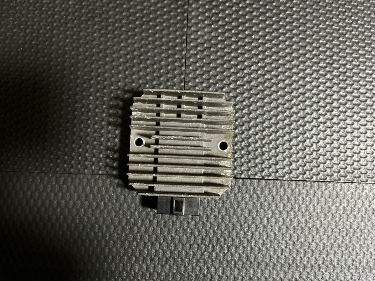 格安!! 即決価格! 送料無料!! カワサキ GPZ400R ZX400D 希少!! 純正 レギュレーター gpz400r FX400R BEET 旧車 カフェ RPM拍卖