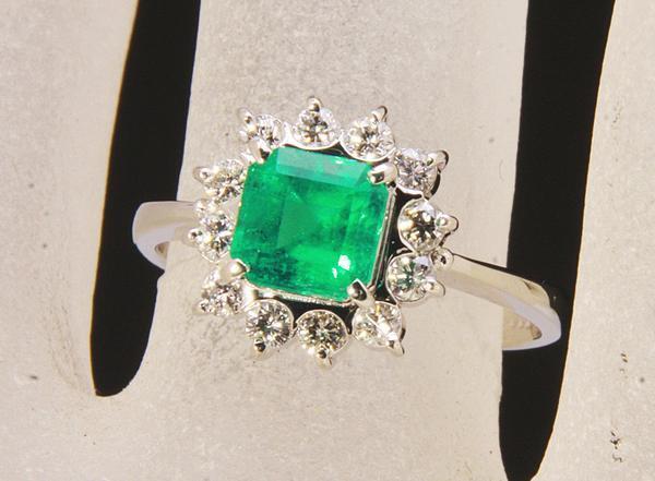 《質屋出品》Pt900★上品な天然エメラルド0.91ctリング★k-4256拍卖