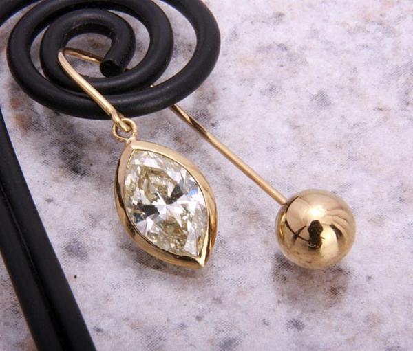 《質屋出品》k18★マーキスカット天然ダイアモンド1.94ctピアス★C-3502拍卖