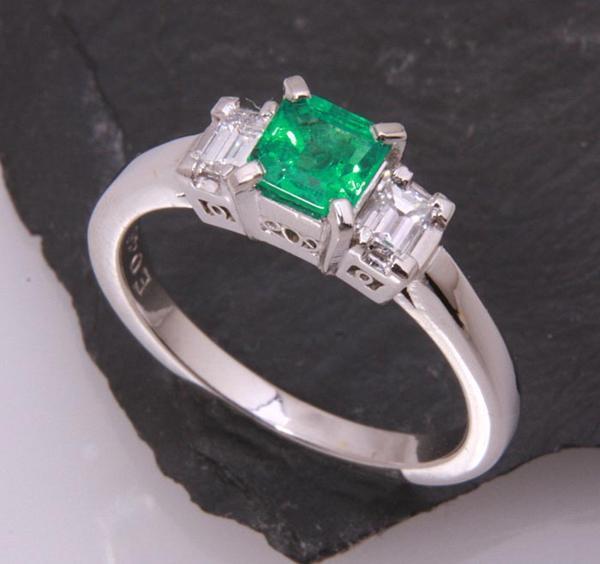 《質屋出品》Pt900★天然エメラルド0.46ct+ダイアリング★C-3432拍卖