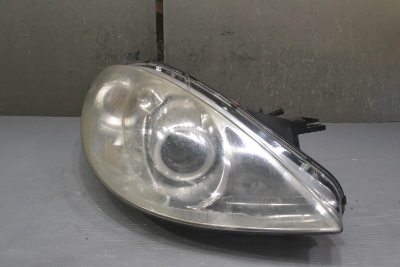 ベンツ A170 右ハンドル車 W169 前期(169032)純正 AL 破損無 動作保証 右ヘッドライト HID キセノン A169 820 14 61 0 301 197 672 K059671拍卖