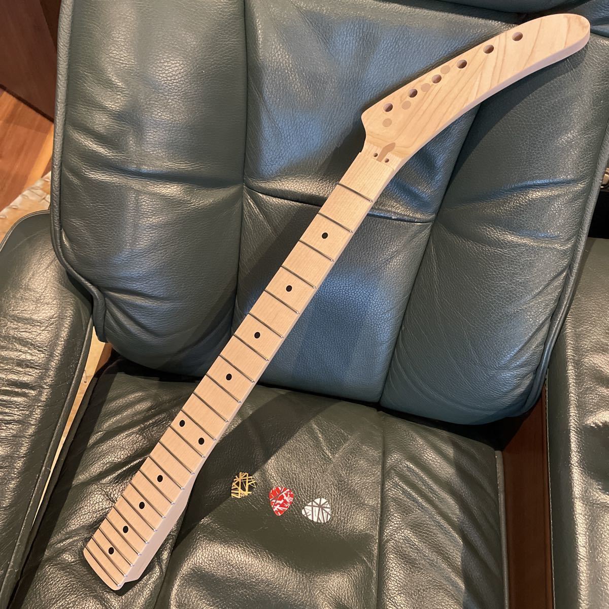 コンポーネントギターネック、ホッケースティックタイプ EVHギターピック拍卖