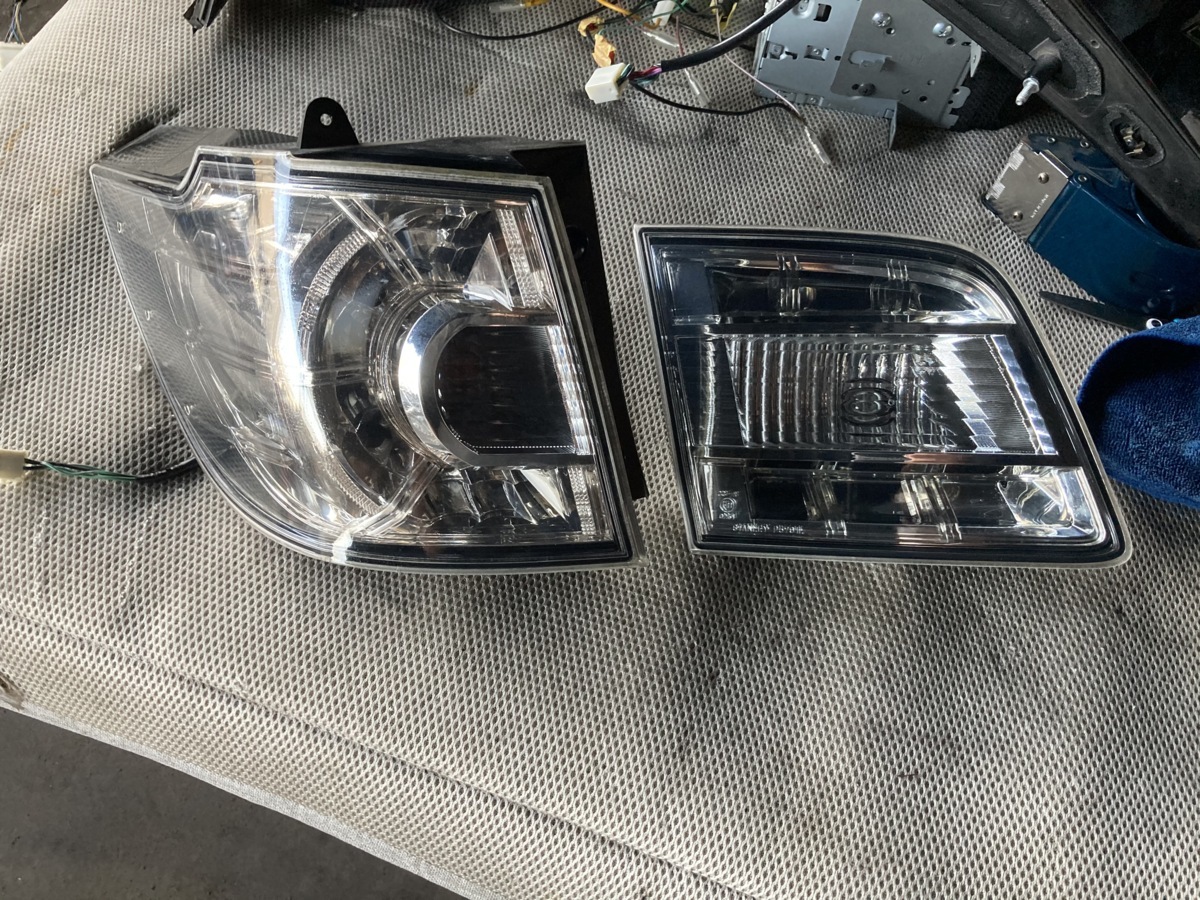 2007年 マツダ MPV LY3P テールランプ左のみ 2244拍卖