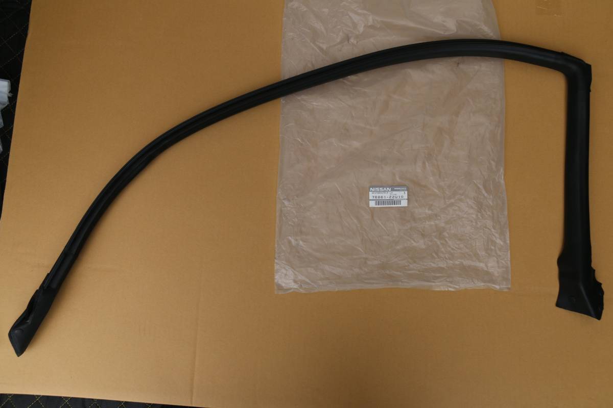 BCNR33 スカイラインGT-R ウエザーストリップ窓枠(ボディ側の右側(運転席側)のみ) 日産純正 76860-22U10 新品未使用 即納在庫有り N33-8拍卖