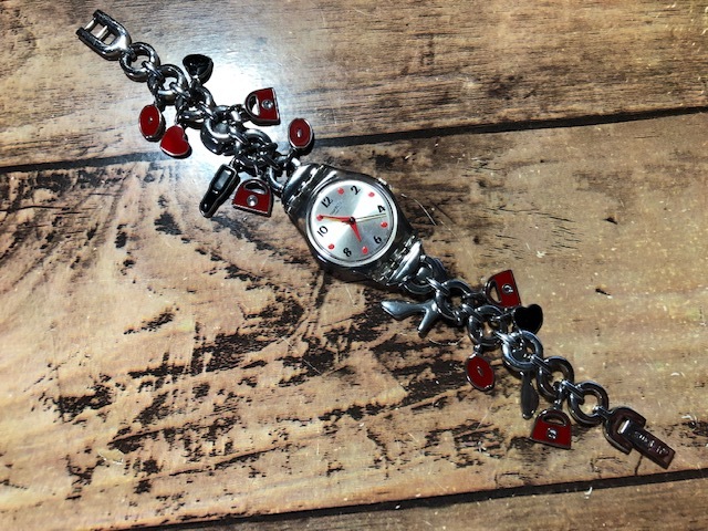 良品 レア swatch スウォッチ AG2007 チャーム付きブレス バッグ 靴 ハート クオーツ レディース 腕時計拍卖