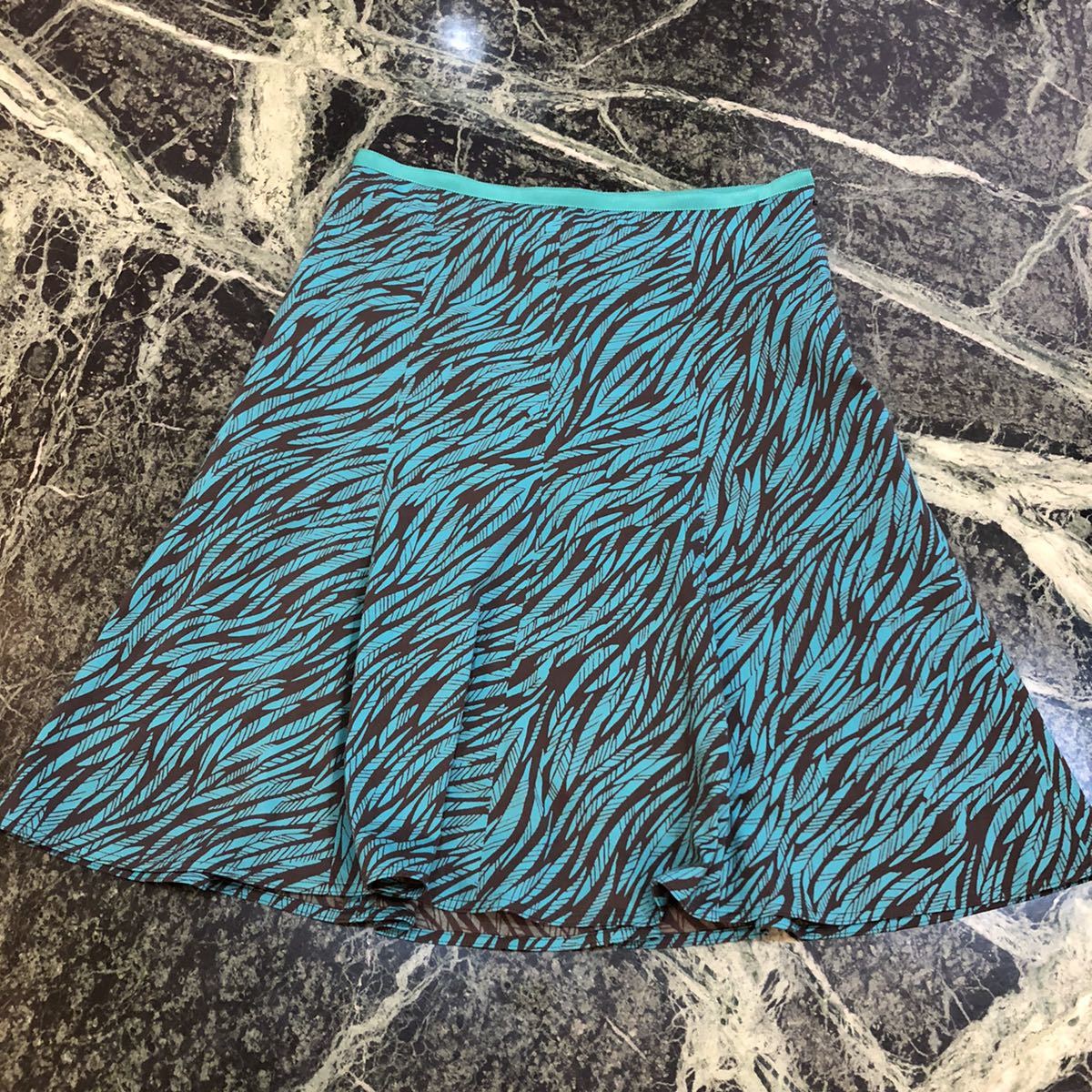 【美品】UNTITLED★アンタイトル フレアスカート 総柄 グリーン系 Sサイズ相当 青緑拍卖