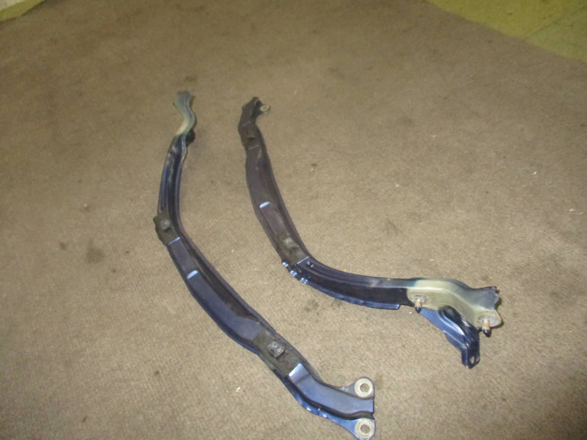 GXE10 アルテッツァ 中・後期 ヘッドライト(純正LO側HID)下ステー左右 ブルー/8N8拍卖