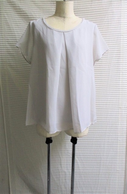 インディヴィ INDIVI パール付きブラウストップス サイズ38 ライトグレー拍卖