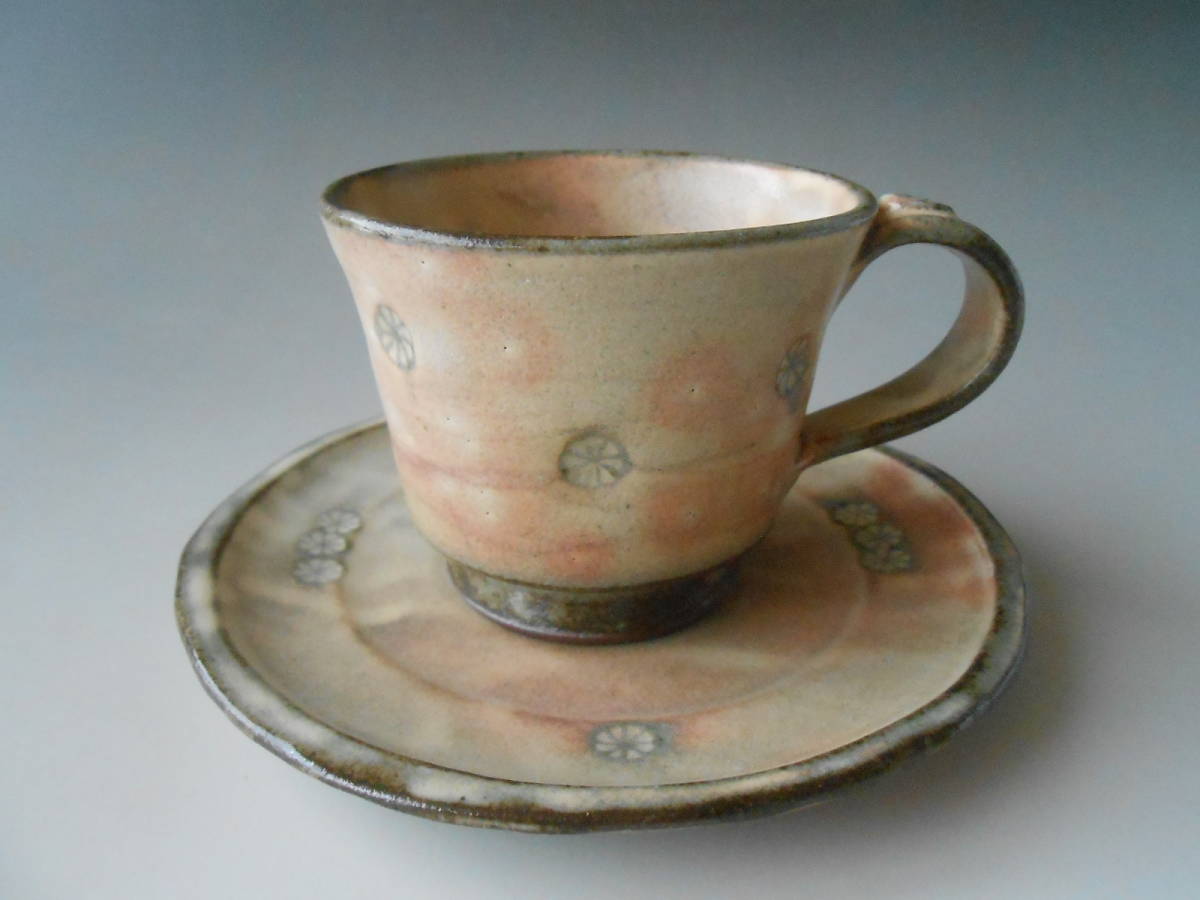 美濃焼! ☆粉引印花紋コーヒー碗皿☆ 新品 ギフト V2027-2 紅茶 カップ ミルク ラテ エスプレッソ 茶器 ギフト拍卖