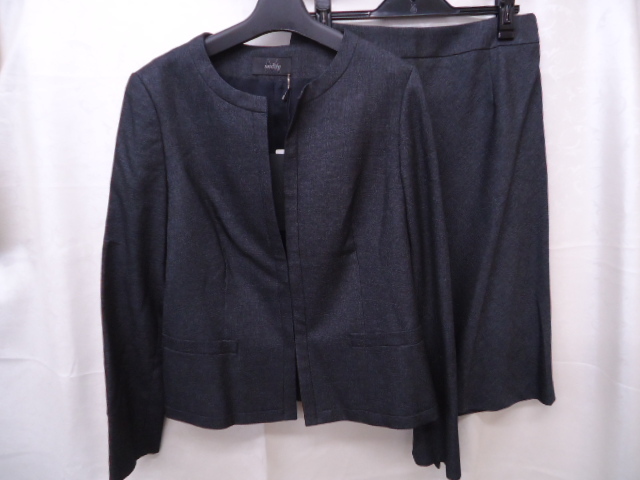 【KCM】mod-t-59-2s★新品★【modify】セットアップ スーツ ホック式 ノーカラー ジャケット/スカート ブラック系 サイズ JK42/SK39拍卖