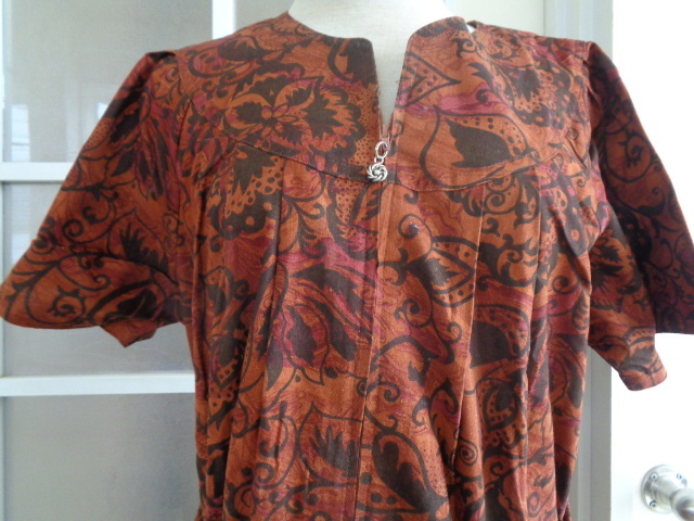 A40-60【1円~】 昭和レトロ 半袖ワンピース 茶系 花柄 サッシュベルト付き 前ファスナー 綿100% 日本製 アンティーク 長期保管品拍卖