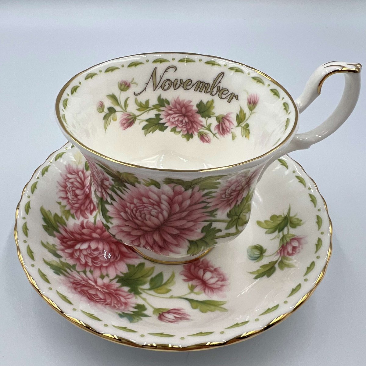 【保管品】Royal Albert フラワー・オブ・ザ・マンス November CHRYSANTHEMUM<食器>11月 ロイヤルアルバード カップ ソーサー フラワー 拍卖