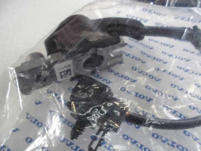 VOLVO V40 ボンネット ヒンジ アクチュエーター 31305432拍卖