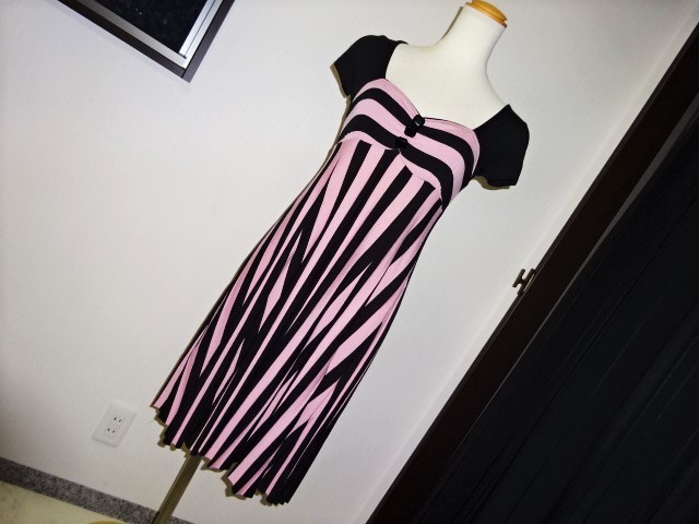 ■ 美品 ピンク×ブラック ストライプ フレアー 半袖 ワンピース フリーサイズ 36 38 S M ストレッチ 伸縮性 柔らかな素材感 バイカラー拍卖