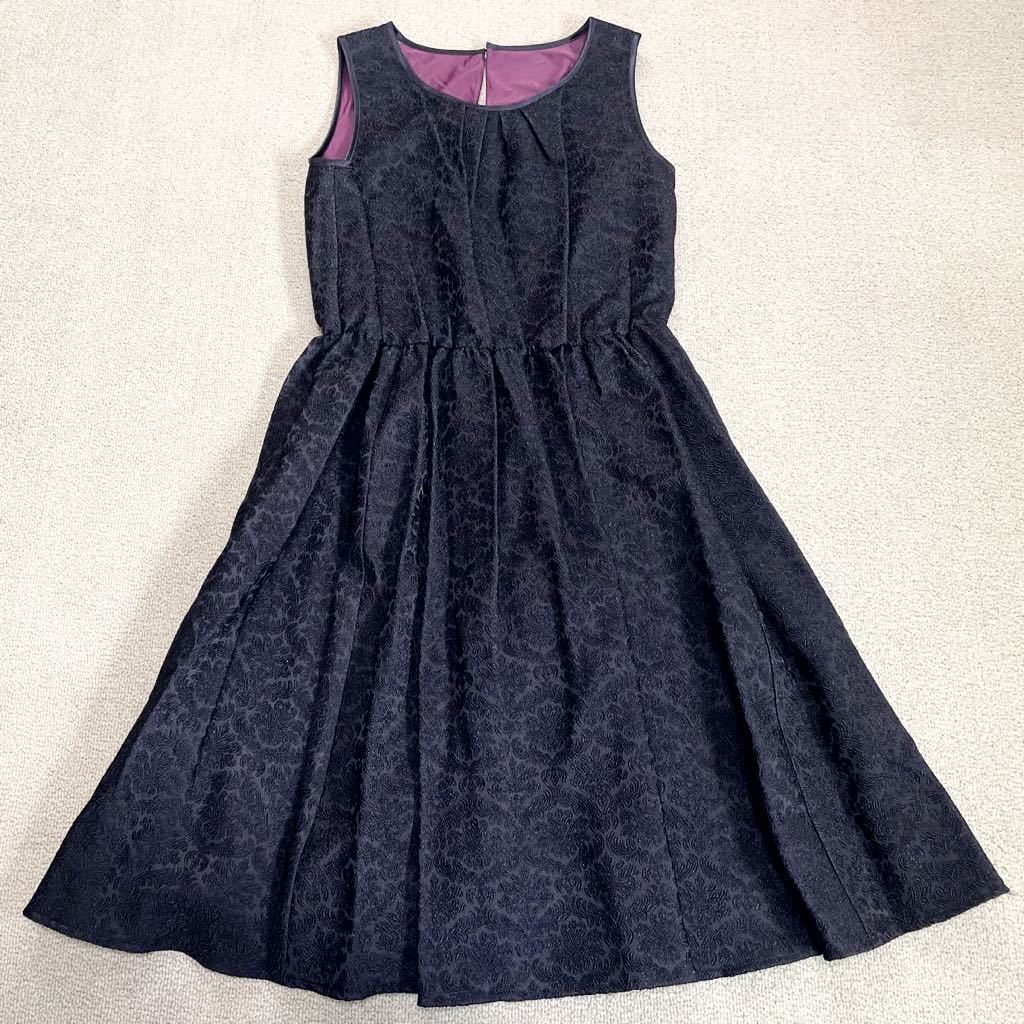 y▲ ロイスクレヨン 刺繍が美しいノースリーブワンピース パーティドレス 結婚式 二次会 黒 えんじ色 燕脂色 フリルスカート 膝丈 ボタン拍卖