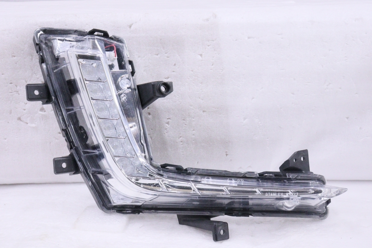 1Y-1537★後期 LED ZC72S スイフト★右イルミネーションランプ STANLEY W1377 ASSY 純正★スズキ (UK)拍卖