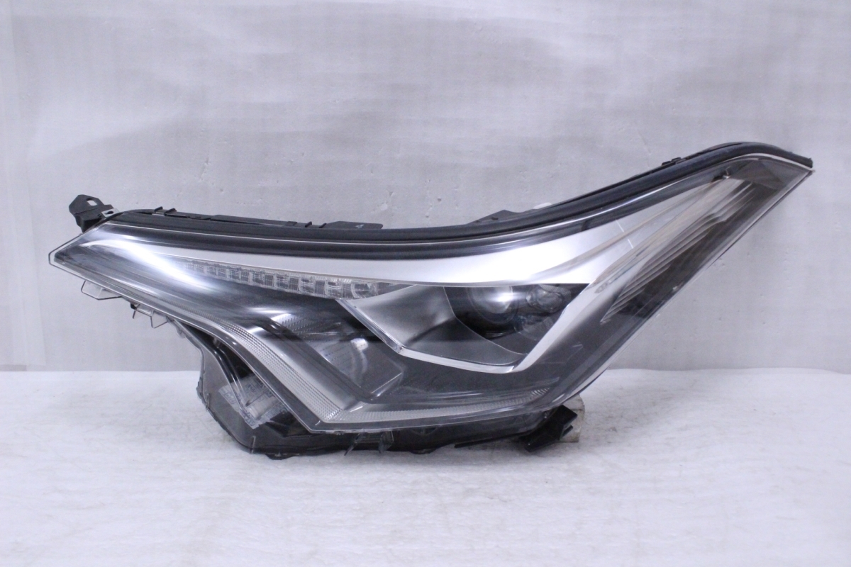 95-1547-h★美品 前期★LED ZYX10/NGX10 C-HR★左ヘッドライト 81185-10890 10-101 打刻 4 NGX50 インナーブラック トヨタ 純正 (DM)拍卖