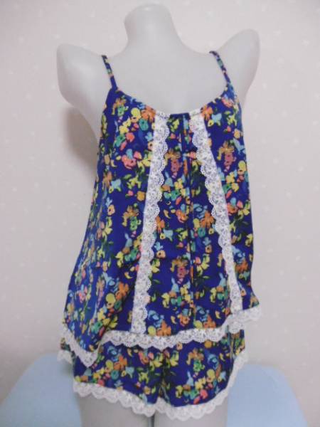 ◆SPIRALGIRL◆白いレース付きキャミ&ショーツ ブルー 花柄 ポーチ袋付き拍卖