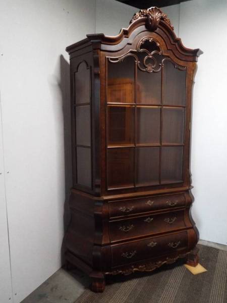 【愛知近郊・配送可】英国アンティーク調 大きな木製の飾り棚 123x42x201cm ウォルナット材 開き戸/キャビネット拍卖