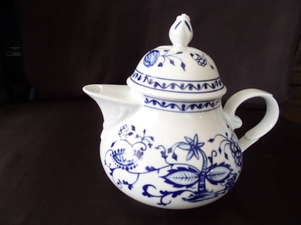GERMANY TRIPTISーPORZELLAN 「ドイツ」【ブルーオニオン】【ティーポット】 1L 家庭内保管・未使用・美品・箱なし拍卖