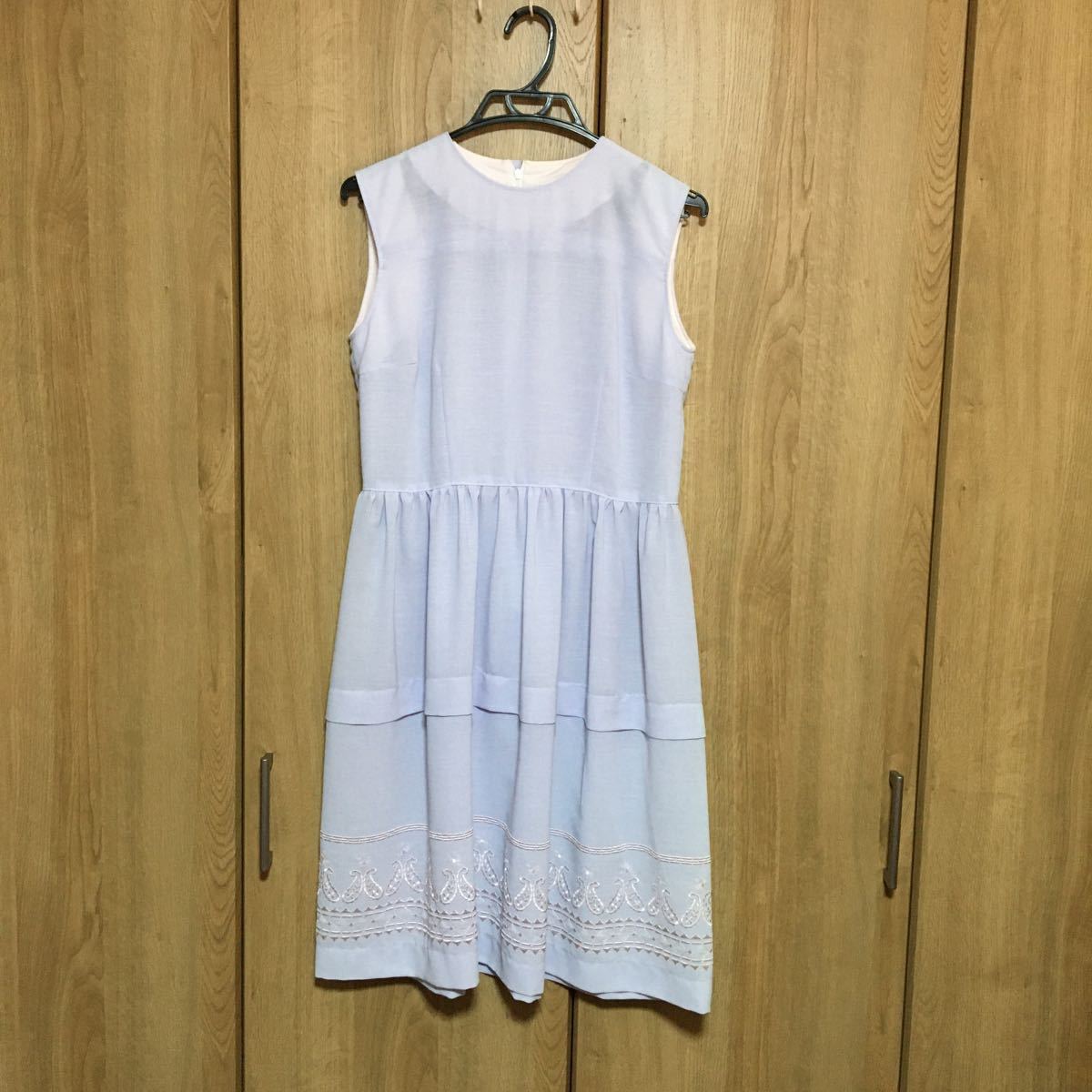 薄紫 ノースリーブワンピース 重ね着 裾の刺繍が可愛い☆◆サイズS-Mくらい拍卖