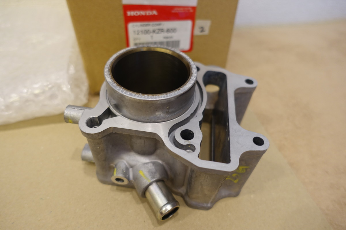 ホンダ純正 PCX125 JF28/リード125 シリンダーCOMP 12100-KZR-600 990747 定価19,690円 LEAD 2拍卖