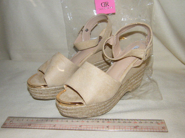 x品名x 未使用?レディース(LL)約24cm前後?ベージュ/お洒落パンプス ヒール♪カジュアル ドレス婦人シューズ靴/定価は3950円のタグ付き品拍卖