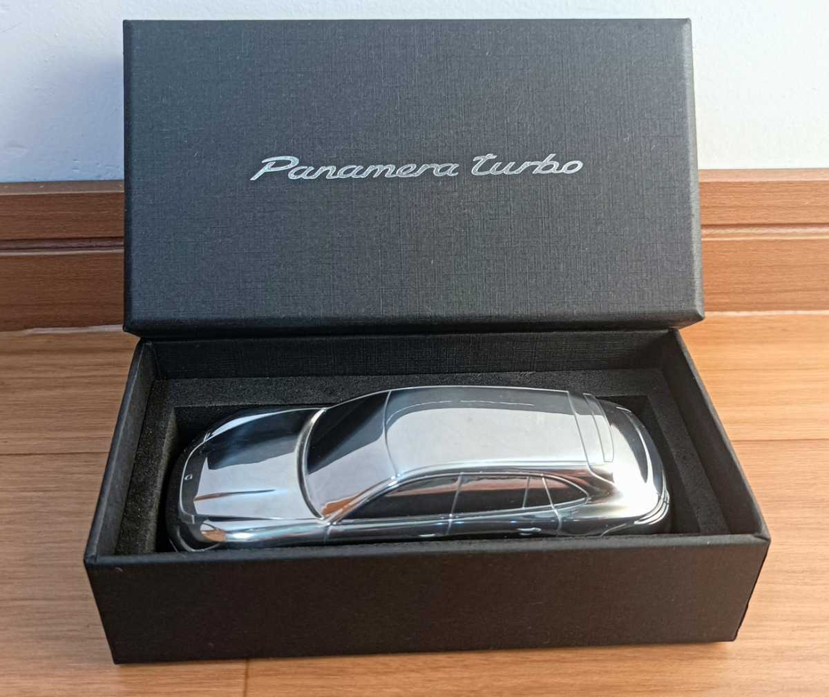 ポルシェパナメーラターボ ツーリスモ ペーパーウエイト メタルカー 未使用箱付拍卖