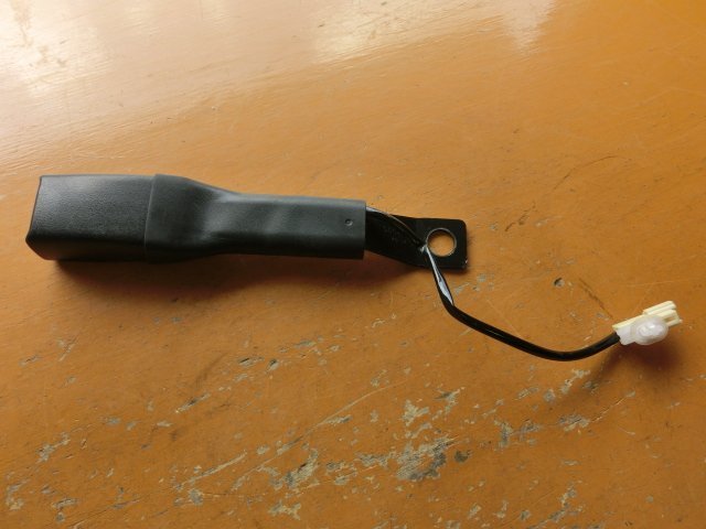 SX4 シートベルト キャッチ 平成24年 DBA-YA11S 右 フロント 運転席 19.3万km 1.5XG拍卖