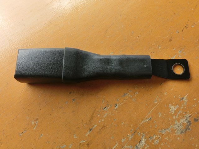 SX4 シートベルト キャッチ 平成24年 DBA-YA11S 左 フロント 助手席 19.3万km 1.5XG拍卖