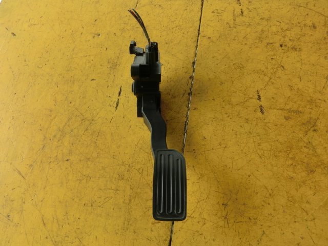 ★ノート アクセル ペダル 平成24年 DBA-E12 X DIG-S 13.7万km 即決あり拍卖