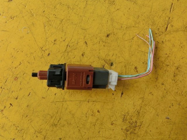 ★ノート ブレーキランプ スイッチ 平成24年 DBA-E12 ストップ X DIG-S 13.7万km 即決あり拍卖