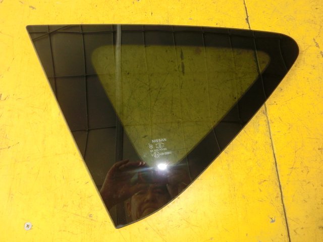 ★ノート 左 クォーター ガラス 平成24年 DBA-E12 リア サイド X DIG-S 13.7万km 即決あり拍卖
