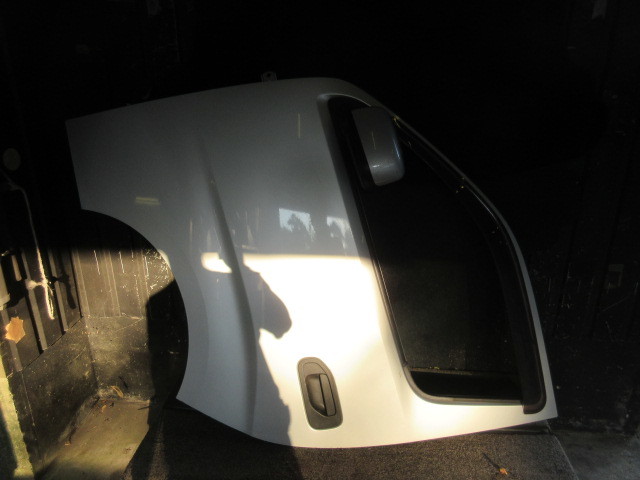 ★30R4G6536 VW2E26 キャラバン 純正左側ドア 助手席 修理やストック等に NV350拍卖