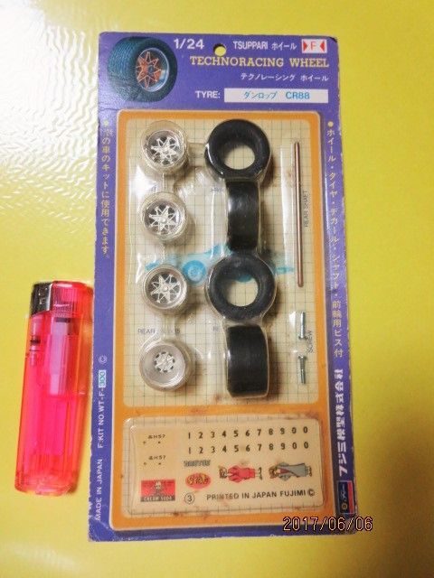 再) 超貴重他種ホイール混ざりパッケージミス プラモデルパーツ30年以上前当時物未開自動車絶版プラモデルパーツホイル&タイヤ1セット拍卖