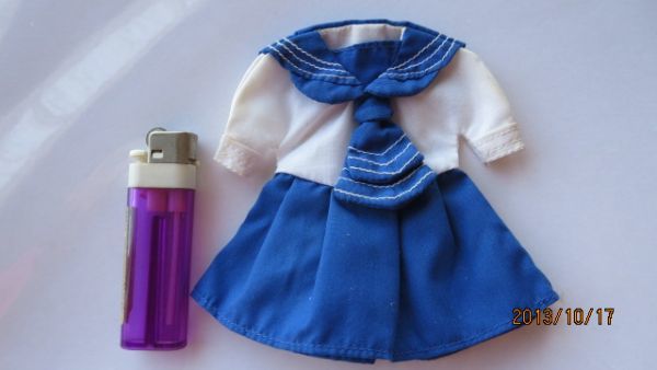 再) キャラクター(人形)不明?の衣装のみ1着中古黄ばみ等々あり拍卖