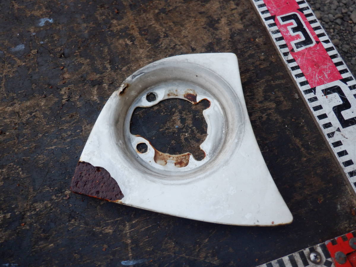 スカイライン ジャパン C211 ③ 純正 フューエルリッドパネル カバー 外装 後期 4ドア GT-E・S L20ET 5速車拍卖