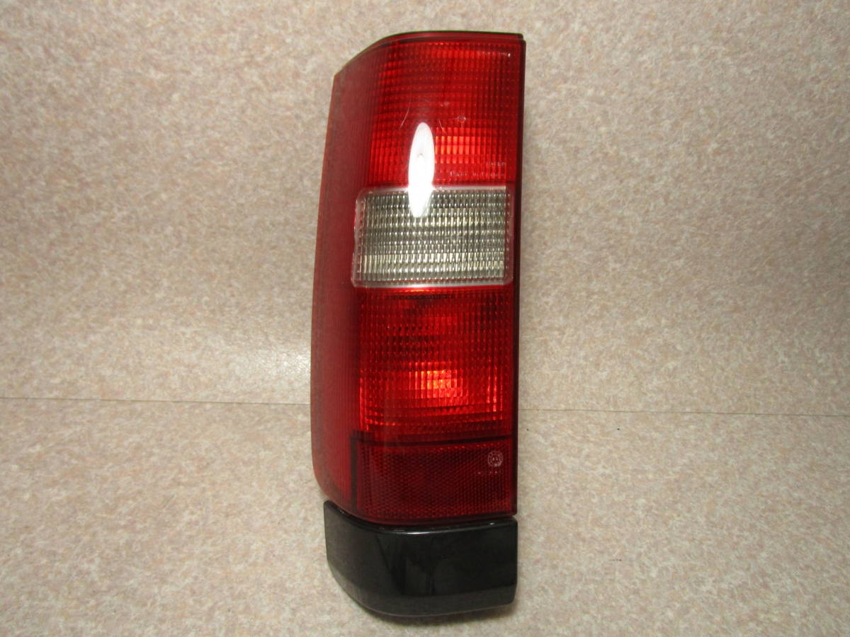 ボルボ 850エステート 8B5254W テールランプ 右 下 VALEO KPL 3512863 427 ダークグレーパール ◎破損ありパネル再塗装拍卖