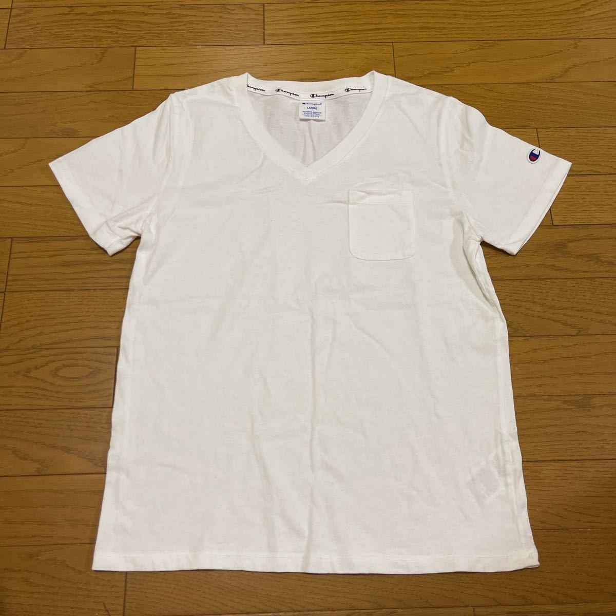 送料無料■Champion チャンピオン ホワイト 白色 Vネック 半袖 シャツ サイズL拍卖