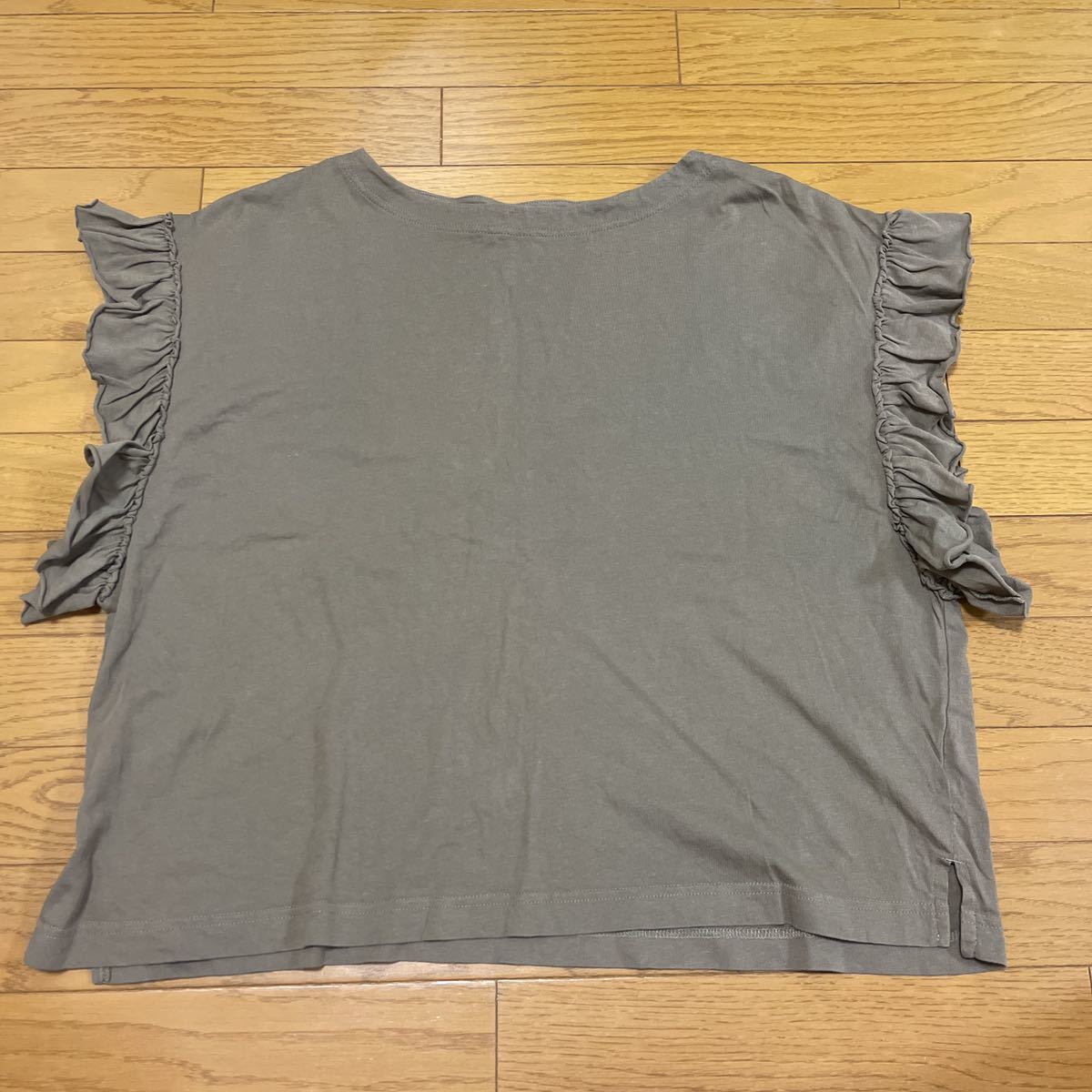 送料無料■GU ジーユー カーキ フリル カットソー サイズXL拍卖